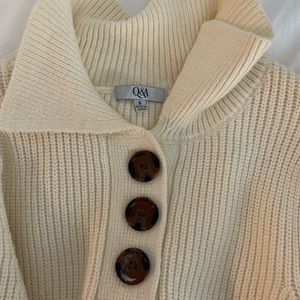 Cute warm sweater big shoulder sleeves